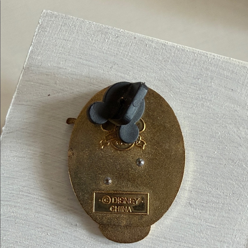 Disney Vintage 2007 Yacht Club Resort Trading Pin - Picture 3 of 4